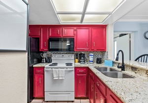 Beautiful Bayfront Condo with Fishing Pier, Boat Dock & Pool - Next to Louie's!