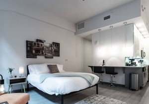 Beautiful Condo- Heart of Business District 403