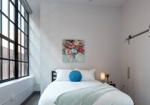Beautiful Condo - Heart of Business District 404