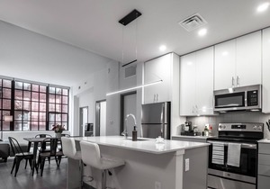 Beautiful Condo - Heart of Business District 404