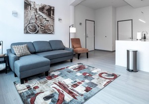 Beautiful Condo-Heart of Business District 405
