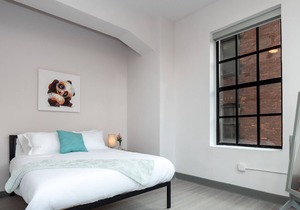 Beautiful Condo-Heart of Business District 405
