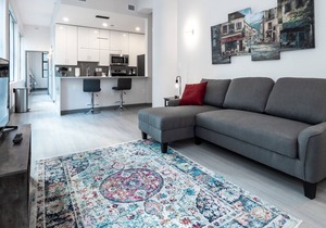 Beautiful Condo-Heart of Business District 601