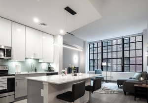 Beautiful Condo - Heart of Business District 602