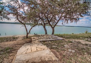 Beautiful Cottage on Canyon Lake that sleeps 6! Over 400 feet of waterfront!
