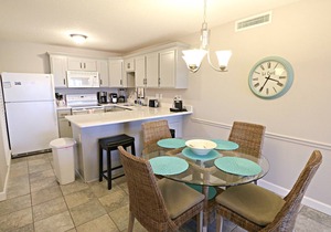 Beautiful, Ground Floor, Just Steps From the Pool & Beach! Also has Boat Ramp