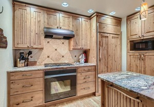 Beautiful half duplex home, recently remodeled with garage and private hot tub!