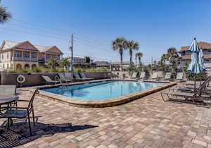Beautiful Oceanview, just steps to the beach. Oceanfront Balcony, pool.