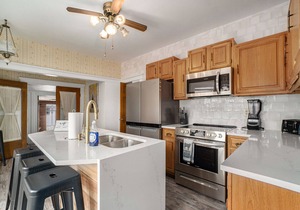 Beautiful Victorian 4 Bedroom downtown Castle Rock
