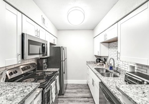Best Location Downtown | Mins from AT&T, Ranger Stadium & Six Flags