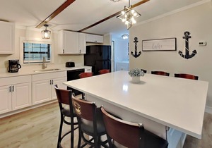 Brand New Remodel! Stylish 3BR/2BA Island Escape for 8 – House 68