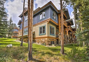 Breckenridge Condo Hot Tub Access and Close to Ski!