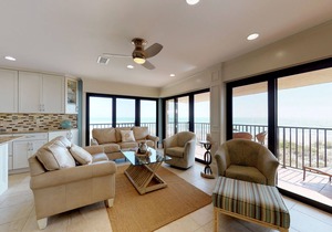 Breezy condo with ocean views and shared pool - near beaches and restaurants