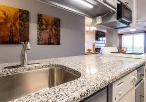 ⭐Cabin Style Mountaintop Views - Indoor/Outdoor Pool - HotTub - WiFi - Sleeps 6⭐