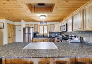 CAMELBACK CABINS 103 in POCONOS Ski on off block parking level no steps to unit
