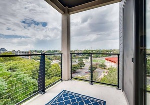Capitol View Condos | Downtown Austin - Lone Star