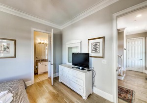Carolina Boulevard 916
