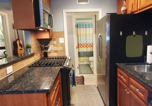 Central Austin - Hyde Park 1 Bed/Bath Pool WIFI Laundry. Ideal long term stay.