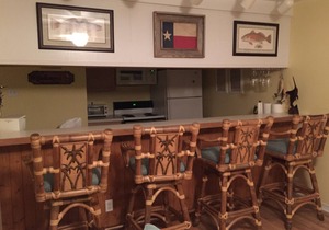 Charmimg Port Aransas Condo 2BR 2BTH overlooking the pool and tropical grounds