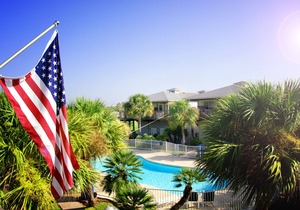 Charmimg Port Aransas Condo 2BR 2BTH overlooking the pool and tropical grounds