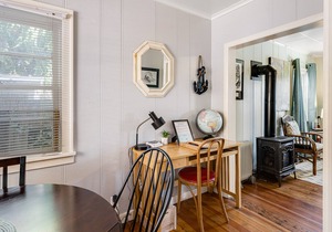 Charming Beach Cottage w/Deck, Gas Fireplace, Firepit, Free WiFi, Cable, & More