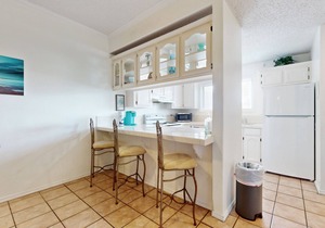 Charming Condo at The Dolphins w/3 Patios, Pool & Hot Tub - 1 Block to Gulf