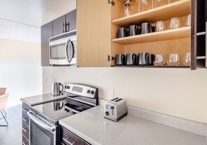 Charming Foster City 2BR w/Gym, Pool, W/D, near highways, by Blueground