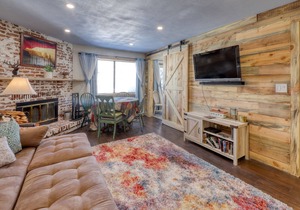 Charming ski condo near slopes with balcony, mountain views, and fireplace