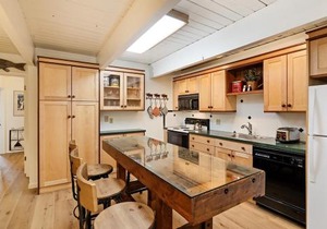 Chateau Dumont Unit 2, Condo with Central, Downtown Location