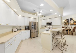 Cheerful Home-3 bedrms 2 bathrms, office, dining, liv rm kitchen & heated pool