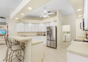 Cheerful Home-3 bedrms 2 bathrms, office, dining, liv rm kitchen & heated pool