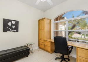 Cheerful Home-3 bedrms 2 bathrms, office, dining, liv rm kitchen & heated pool