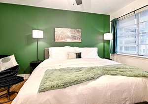 CityPlace bnb- King Apt Prime Location w Dog Park
