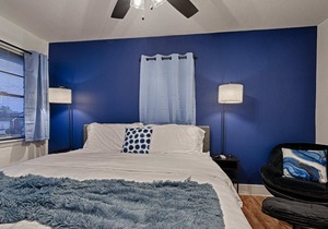 CityPlace bnb- King Apt Prime Location w Dog Park