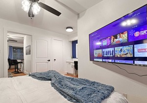 CityPlace bnb- King Apt Prime Location w Dog Park
