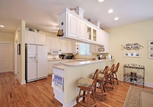 CLASSIC and Cozy IOP Beach Home, Family-Friendly, Walk to Marina!