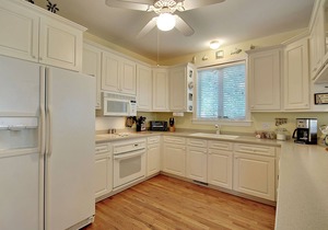 CLASSIC and Cozy IOP Beach Home, Family-Friendly, Walk to Marina!