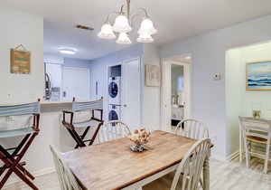 Coastal Condo with Pool, Hot Tub, Tennis, Fast WiFi, AC, & W/D - Near the Beach