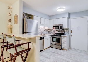 Coastal Condo with Pool, Hot Tub, Tennis, Fast WiFi, AC, & W/D - Near the Beach