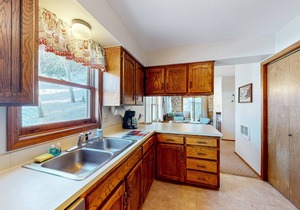 Comfortable condo with mountain views, patio, & easy ski access