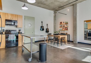 Comfortable Loft 0.7 Miles From Downtown!