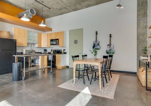 Comfortable Loft 0.7 Miles From Downtown!