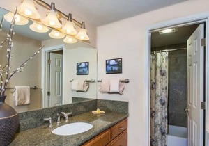 Comfortable Stay! On-site Pool, FREE Parking Near Emerald Bay State Park!