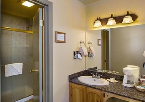 Comfortable Stay! On-site Pool, FREE Parking Near Emerald Bay State Park!
