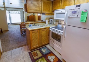 Condo 106, Wifi, Community Pool, Jacuzzi, Lounge,