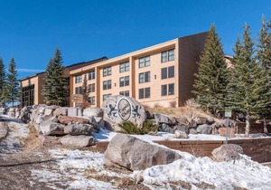 Condo 108, Wifi, Community Pool, Jacuzzi, Lounge,