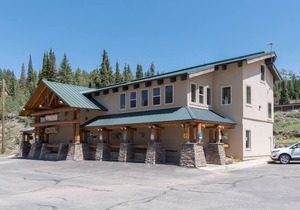 Condo 208, Wifi, Gas Fireplace, Community Pool &