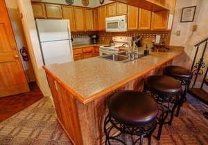 Condo two blocks from the Slopes!