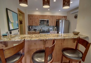 Condo with private laundry & pool & hot tub onsite
