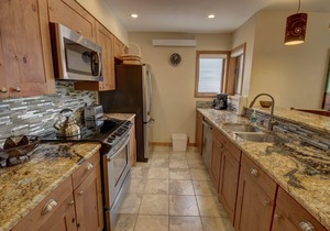 Condo with private laundry & pool & hot tub onsite